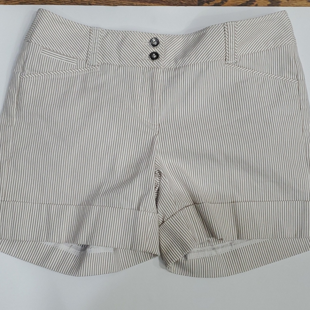 WHBM BROWN AND WHITE CUFFED STRIPED SHORTS SIZE 00